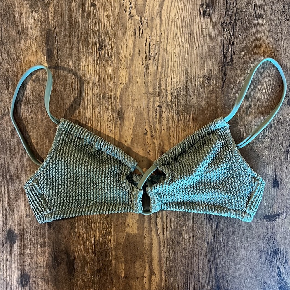 ⭐️ NWT AERIE Shimmery Crinkle Lace Up Scoop Bikini Top!! - Picture 6 of 14